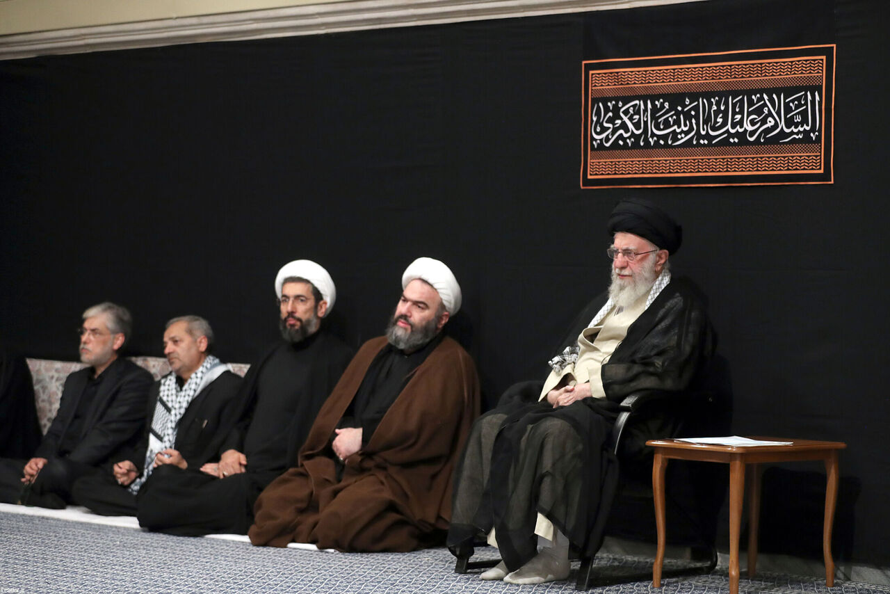 مراسم عزاداری هیات‌های دانشجویی روز یکشنبه - چهارم شهریور - در حسینیه امام خمینی(ره) و در حضور رهبر انقلاب اسلامی برگزار شد