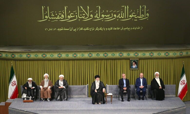 رهبر انقلاب در دیدار جمعی از مسئولان نظام و سفرای کشورهای اسلامی