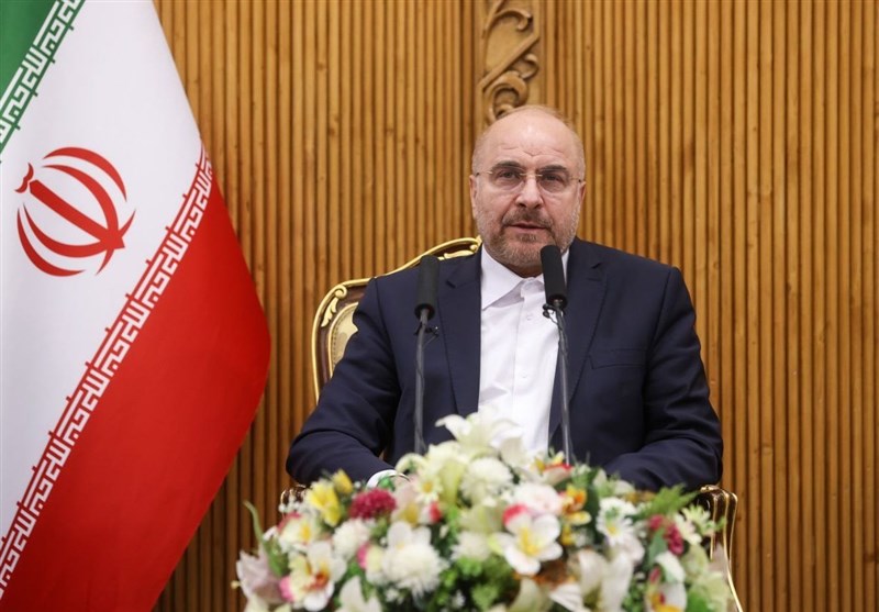 محمدباقر قالیباف رییس مجلس شورای اسلامی در نشست خبری خود در سفارت ایران در بیروت‌