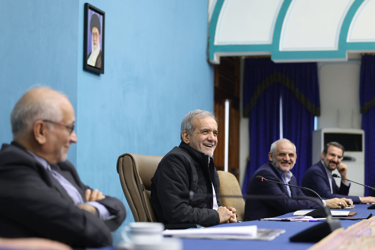 پزشکیان در دیدار اعضای شورای مرکزی حزب کارگزارن سازندگی