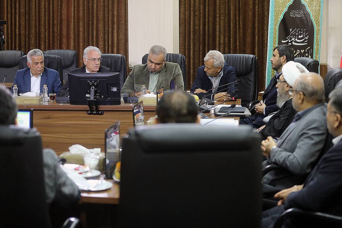 آیت الله آملی لاریجانی در دیدار جمعی از فعالان اقتصادی و تولیدکنندگان