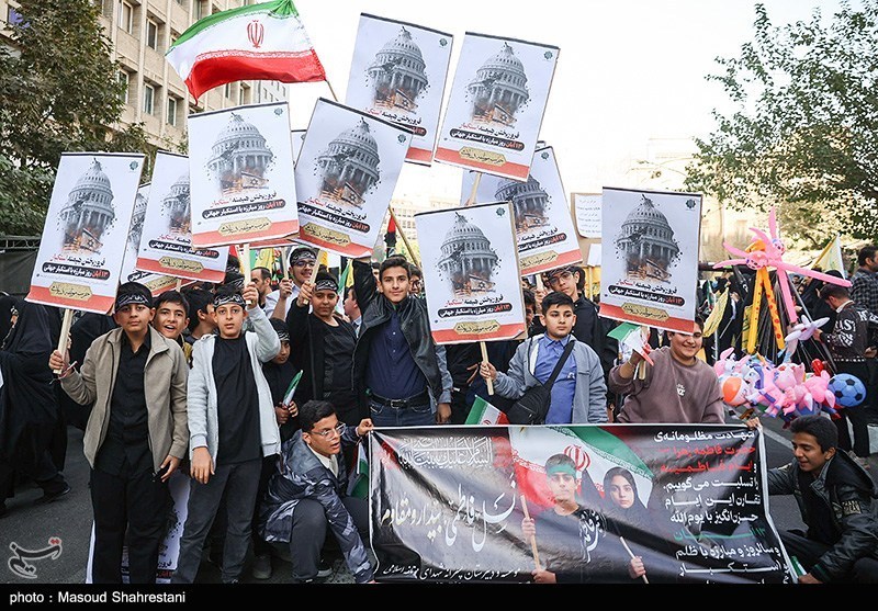 راه‌پیمایان ۱۳ آبان