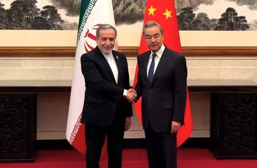 عراقچی و همتای چینی، دیدار وزیر خارجه ایران و چین، عراقچی و وانگ یی، پکن، روابط ایران و چین، سید عباس عراقچی، وانگ یی