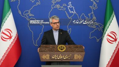 بقائی، سخنگوی وزارت خارجه، مراسم تشییع رهبر شهید، وداع با رهبر شهید، مصلی امام خمینی تهران، مهمانان خارجی تشییع، مقامات ۱۰۰ کشور، روسای دولت‌ها، روسای مجالس، وزرای خارجه، آیین وداع، مراسم تشییع انقلاب