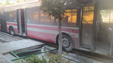 تصادف اتوبوس تهران، حادثه خیابان ولیعصر، اتوبوس BRT، شرکت واحد اتوبوسرانی، مصدومیت ۶ نفر، نقص فنی اتوبوس، تصادف زنجیره ای، علت حادثه در دست بررسی، پارک ساعی، آتش نشانی تهران، سازمان آتش نشانی، پلیس راهور، اخبار حوادث تهران